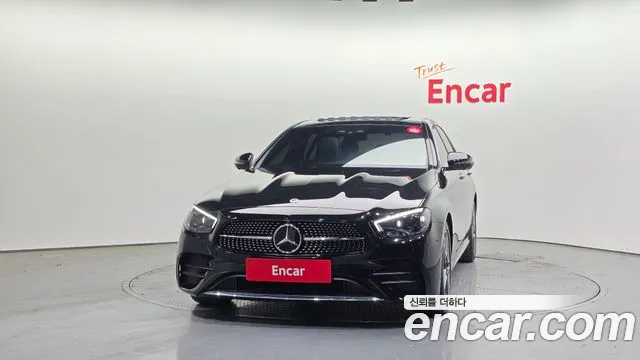 Mercedes-Benz E-Class 2023 thumb 7