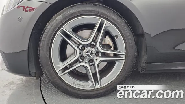 Mercedes-Benz E-Class 2023 thumb 10