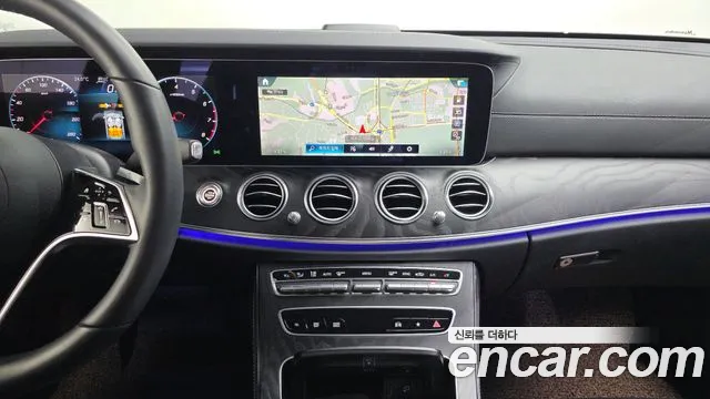 Mercedes-Benz E-Class 2023 thumb 12
