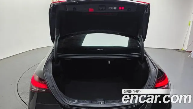 Mercedes-Benz E-Class 2023 thumb 9