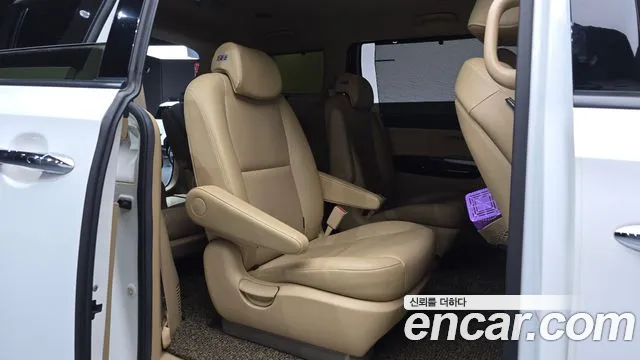 Kia Carnival 2017 thumb 8