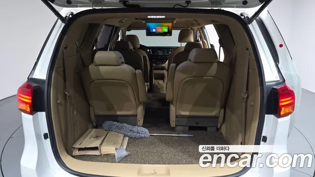 Kia Carnival 2017 thumb 5