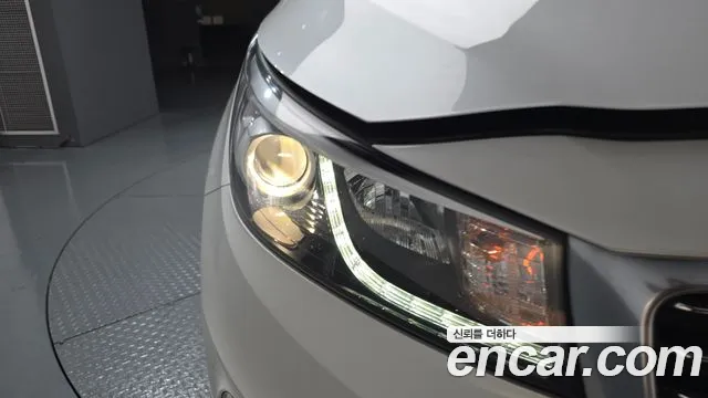 Kia Carnival 2017 thumb 3