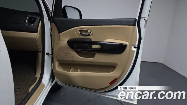 Kia Carnival 2017 thumb 6