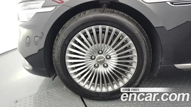 Genesis G90 2018 thumb 8