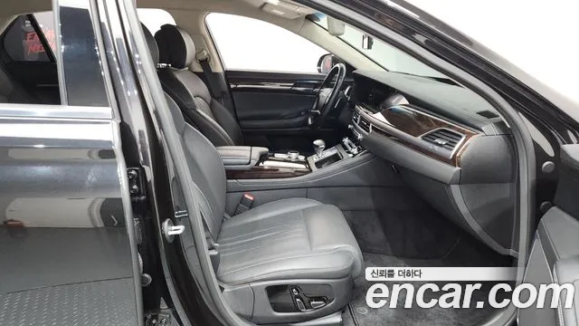 Genesis G90 2018 thumb 11