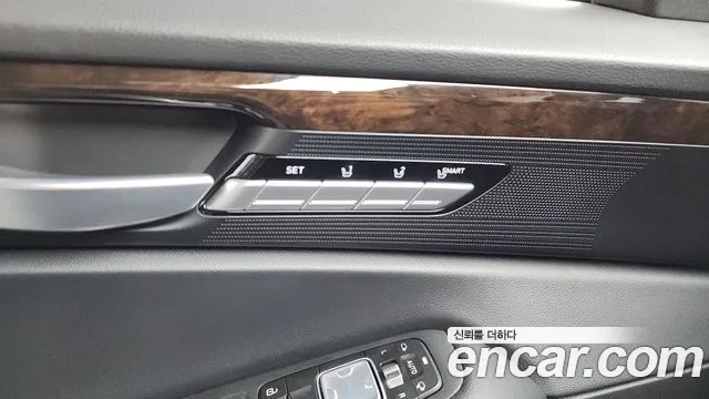 Genesis G90 2018 thumb 4