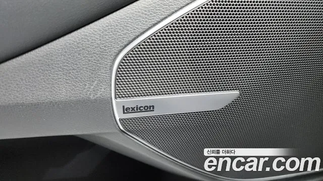 Genesis G90 2018 thumb 12