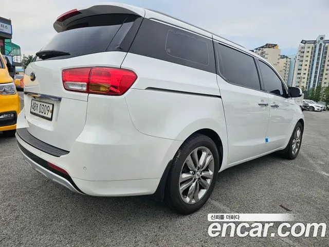 Kia Carnival 2016 thumb 2