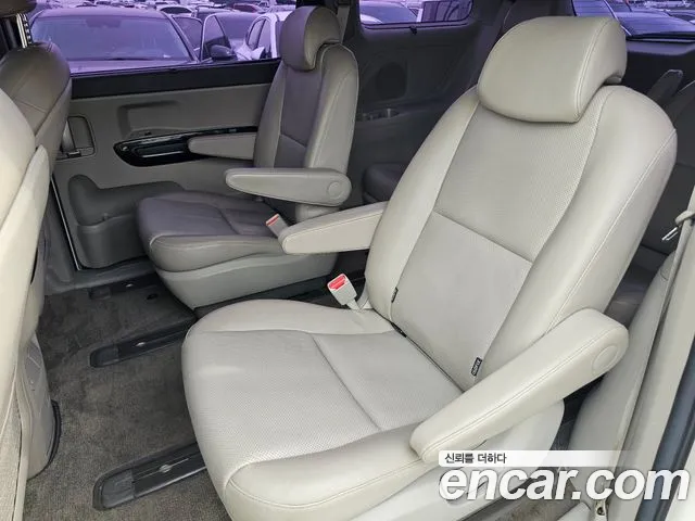 Kia Carnival 2016 thumb 3