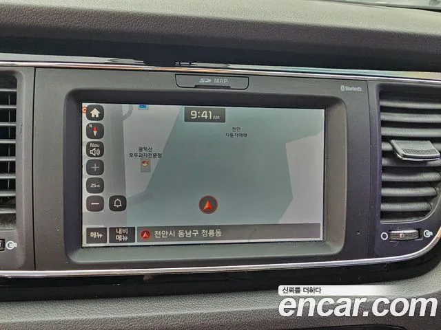 Kia Carnival 2016 thumb 12