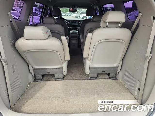 Kia Carnival 2016 thumb 6