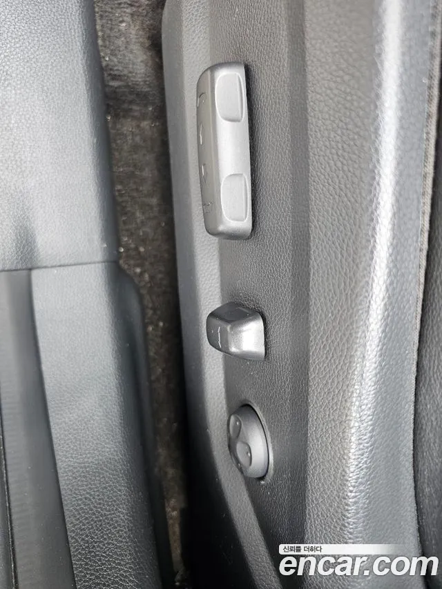 Hyundai Santafe 2017 thumb 9