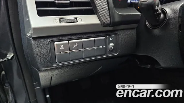 KGM Rexton 2018 thumb 8
