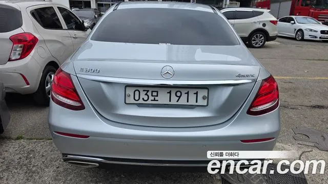 Mercedes-Benz E-Class 2018 thumb 10