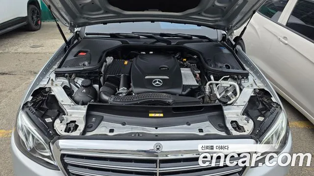 Mercedes-Benz E-Class 2018 thumb 3