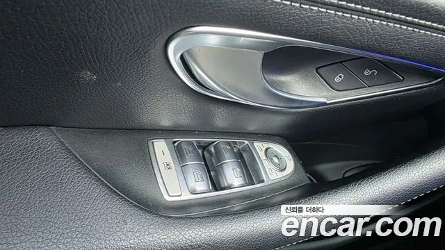 Mercedes-Benz E-Class 2018 thumb 11