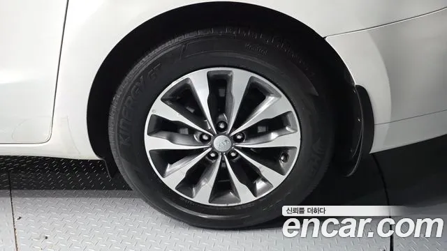 Kia Carnival 2016 thumb 6
