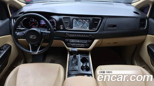 Kia Carnival 2016 thumb 11