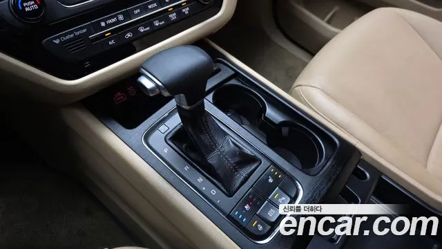 Kia Carnival 2016 thumb 9