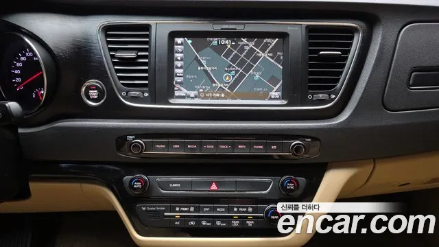 Kia Carnival 2016 thumb 3