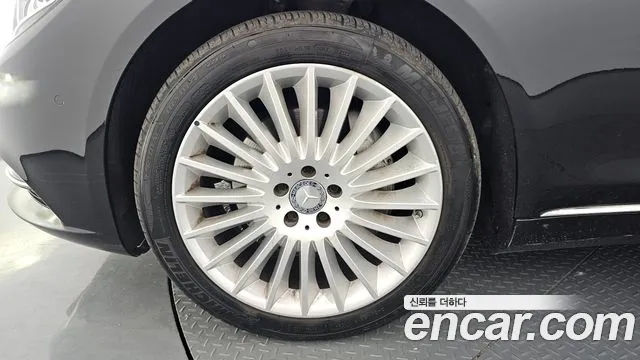 Mercedes-Benz S-Class 2015 thumb 4