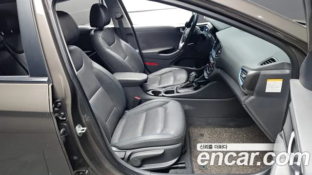 Hyundai Ioniq Hybrid 2016 thumb 12
