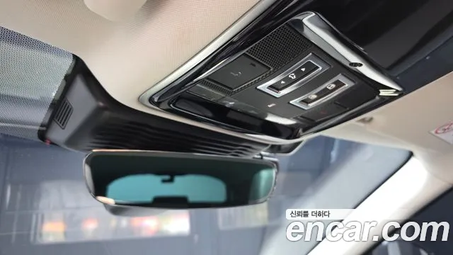 Land Rover Range Rover Velar 2025 thumb 10