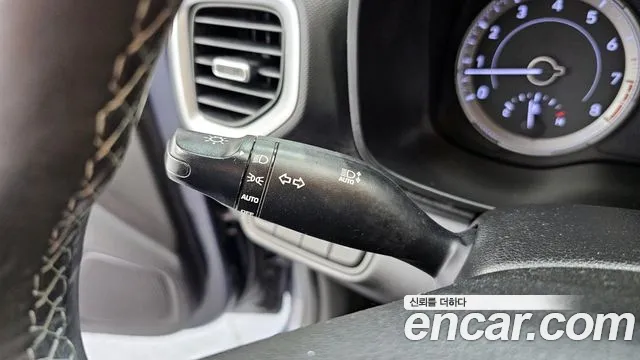 Hyundai Venue 2019 thumb 11