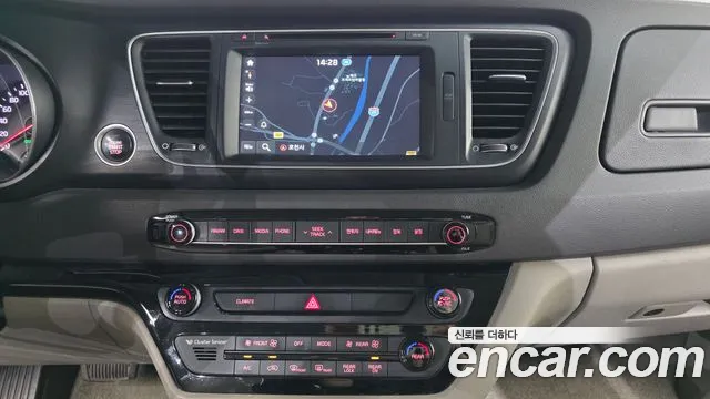 Kia Carnival 2014 thumb 4