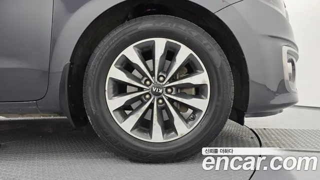 Kia Carnival 2014 thumb 7