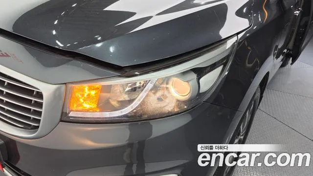Kia Carnival 2014 thumb 10