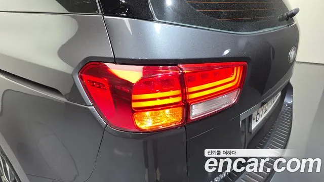 Kia Carnival 2014 thumb 12