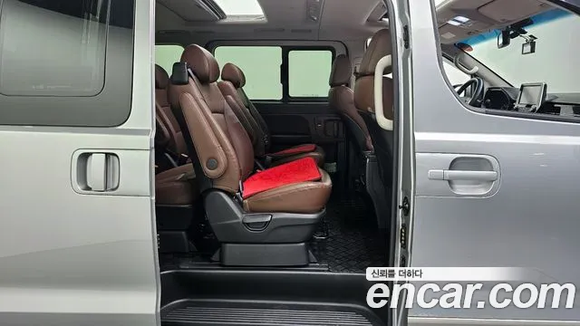 Hyundai Staria 2018 thumb 9