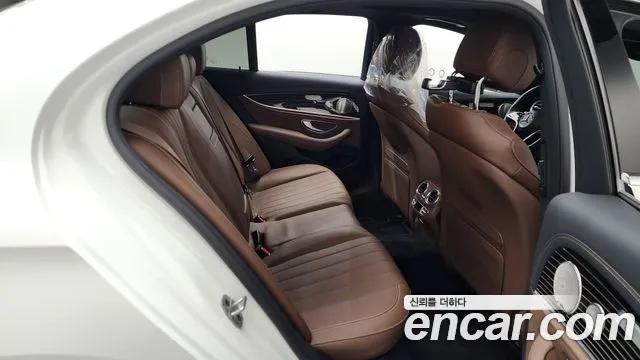 Mercedes-Benz E-Class 2021 thumb 7