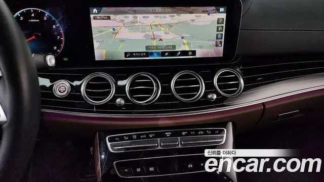 Mercedes-Benz E-Class 2021 thumb 6