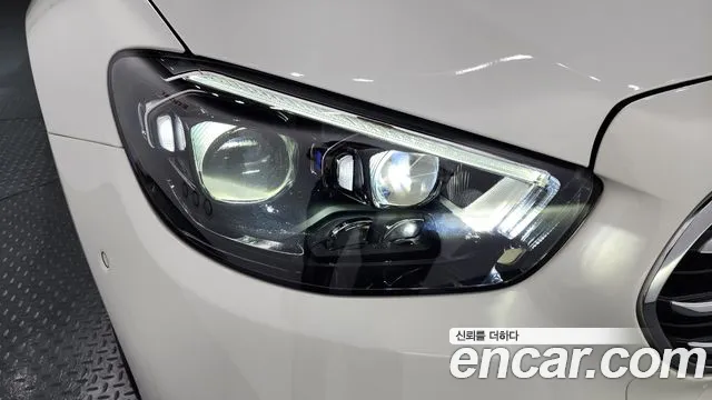 Mercedes-Benz E-Class 2021 thumb 10
