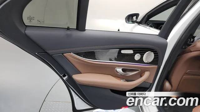 Mercedes-Benz E-Class 2021 thumb 11