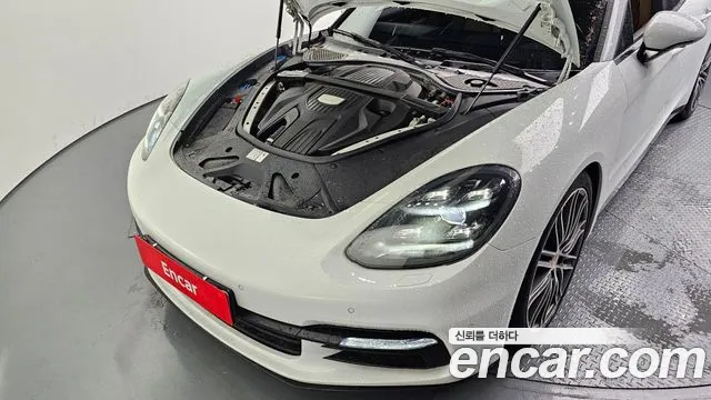 Porsche Panamera 2018 thumb 2