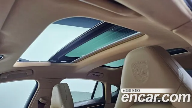 Porsche Panamera 2018 thumb 4