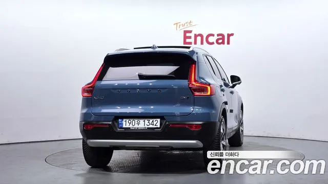 Volvo XC40 2022 thumb 5