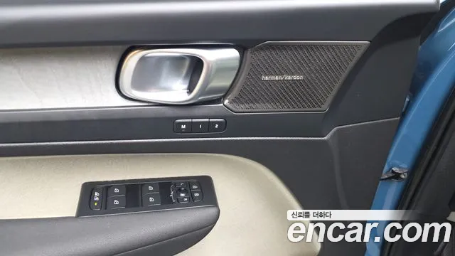 Volvo XC40 2022 thumb 6