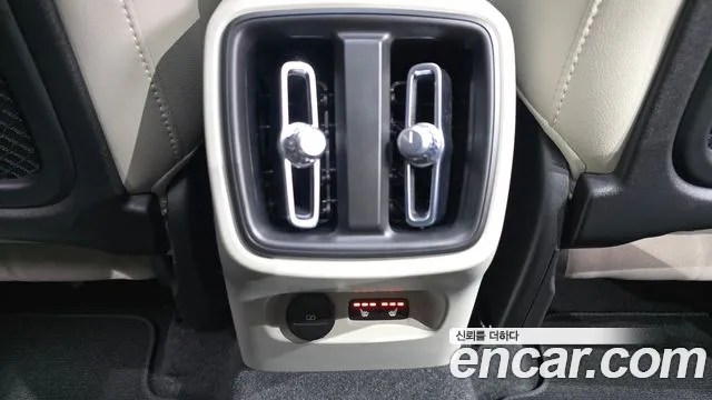 Volvo XC40 2022 thumb 2