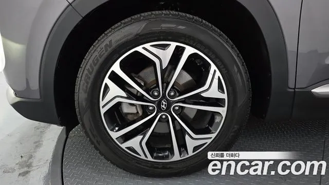 Hyundai Santa Fe 2018 thumb 8