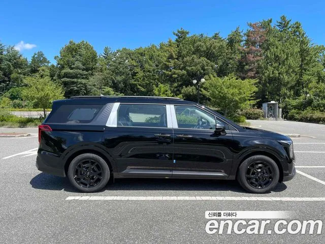 Kia Carnival 2024 thumb 3