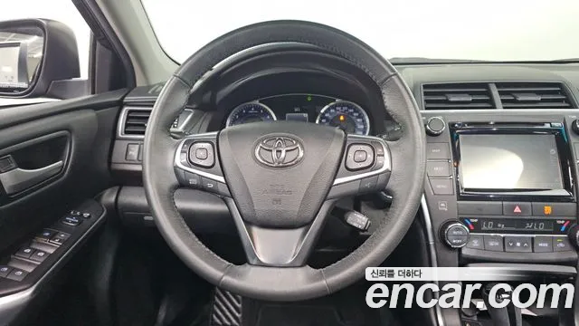 Toyota Camry 2017 thumb 10