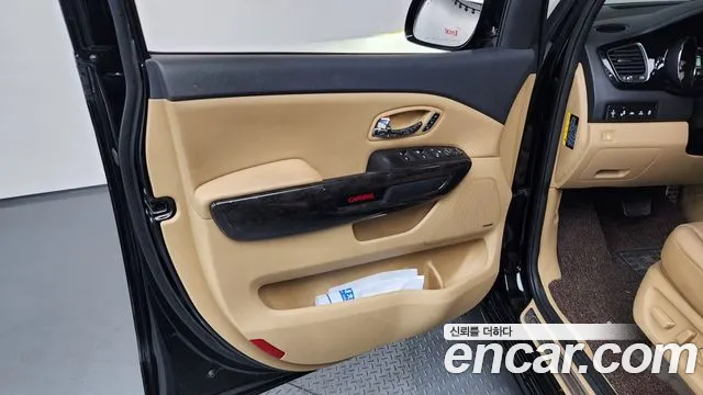 Kia Carnival 2018 thumb 4