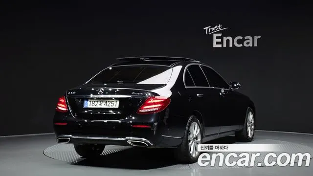 Mercedes-Benz E-Class 2019 thumb 7