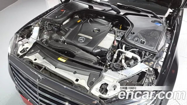 Mercedes-Benz E-Class 2019 thumb 12