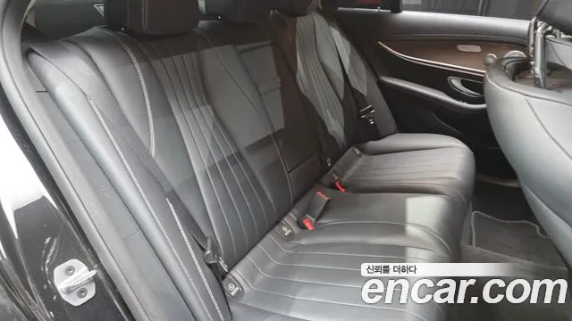 Mercedes-Benz E-Class 2019 thumb 3